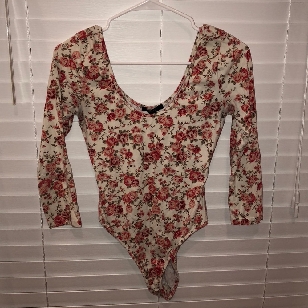 Women’s Floral Bodysuit! Super cute!